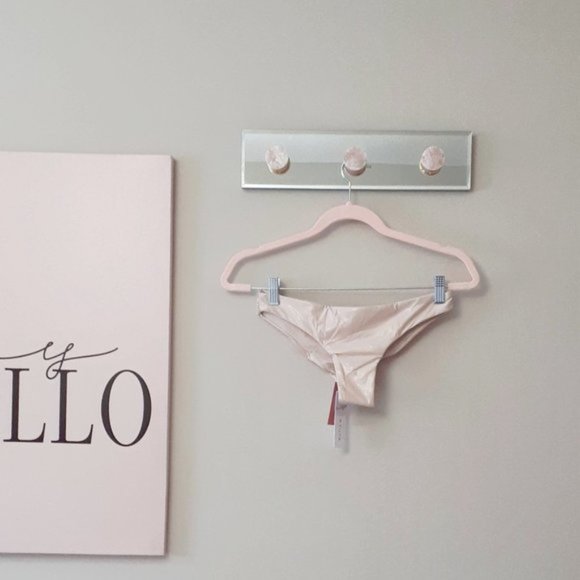 NWT Pilyq shimmer shell bralette bikini top & ruched teeny bikini bottom set - Picture 6 of 7